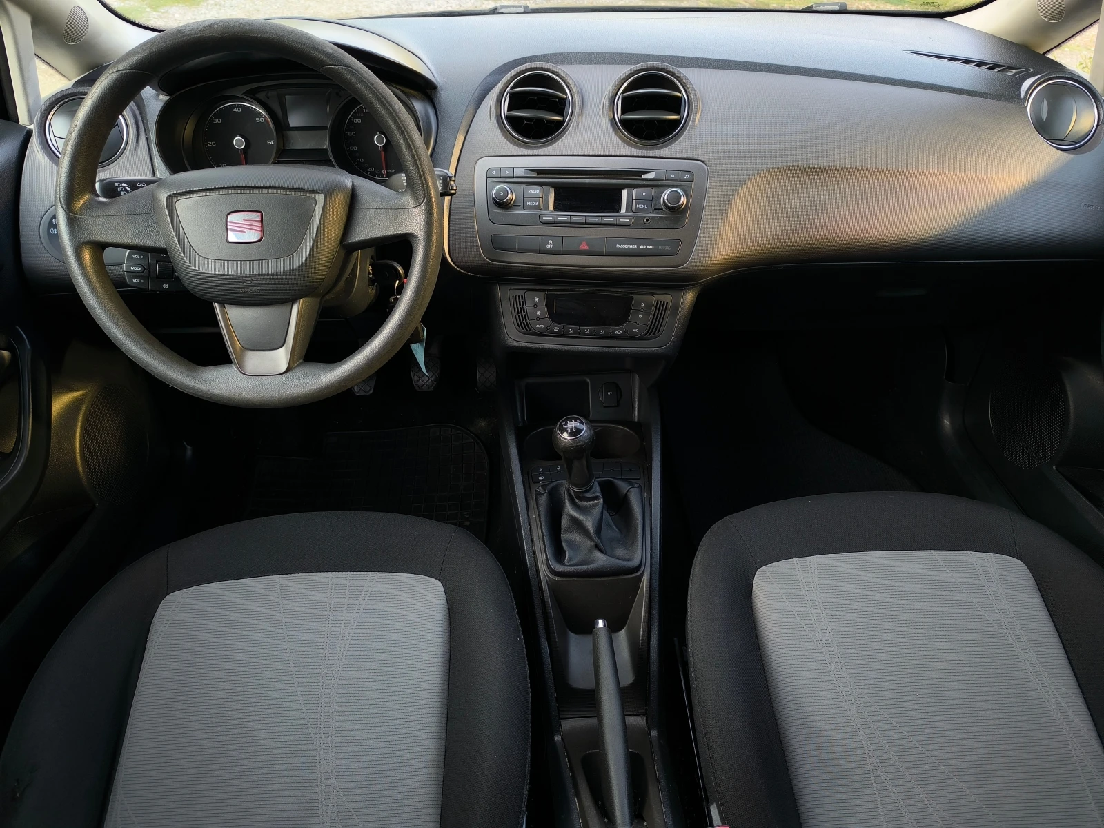 Seat Ibiza FACE LIFT-1.6TDI-90кс-КЛИМАТРОНИК-EURO 5b !!!, снимка 13 - Автомобили и джипове - 55899320