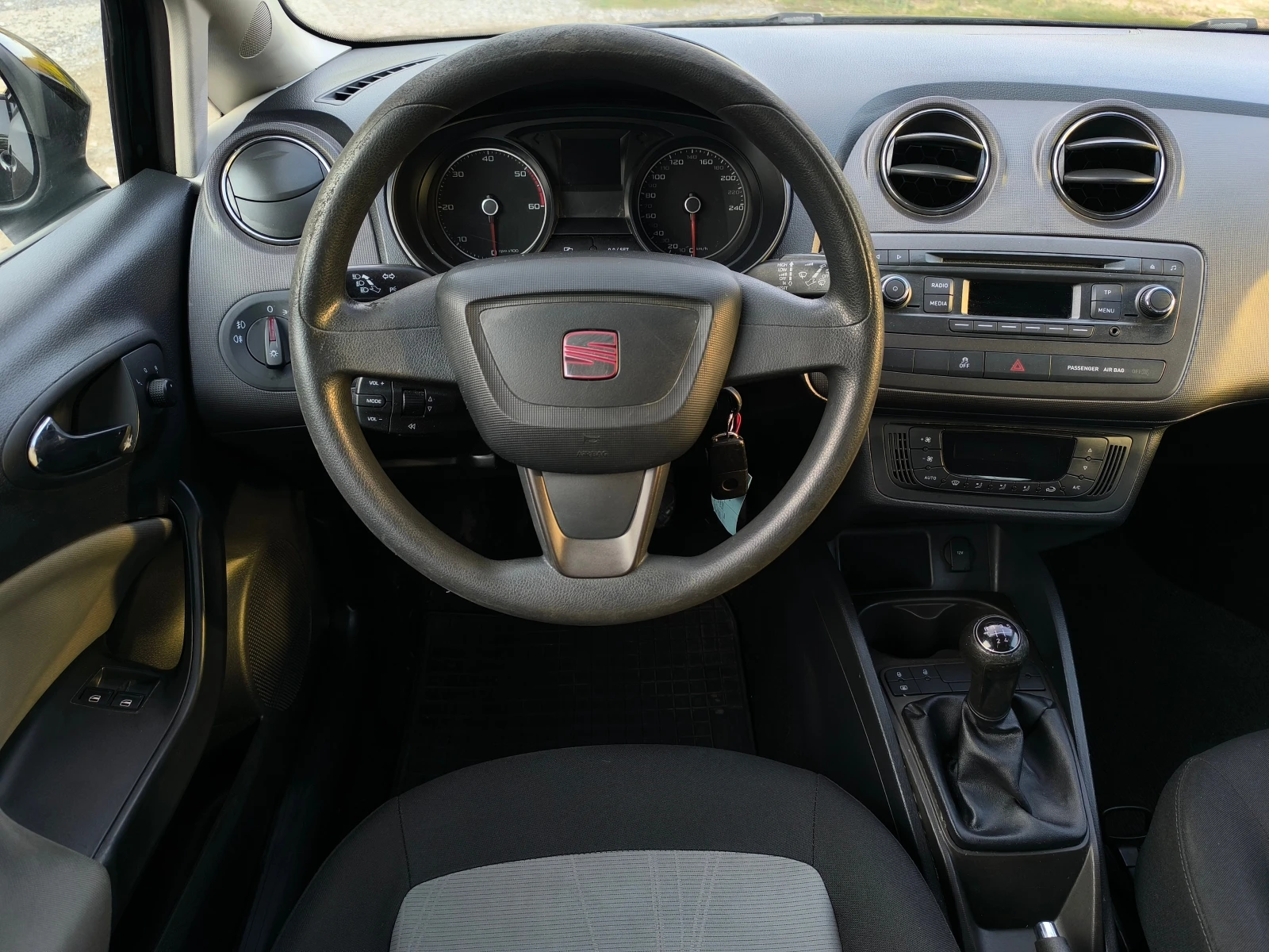 Seat Ibiza FACE LIFT-1.6TDI-90кс-КЛИМАТРОНИК-EURO 5b !!!, снимка 11 - Автомобили и джипове - 55899320