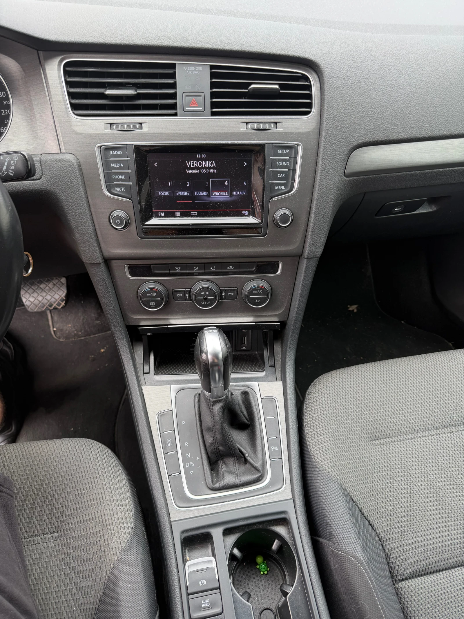 VW Golf 1.6D, снимка 12 - Автомобили и джипове - 55951338