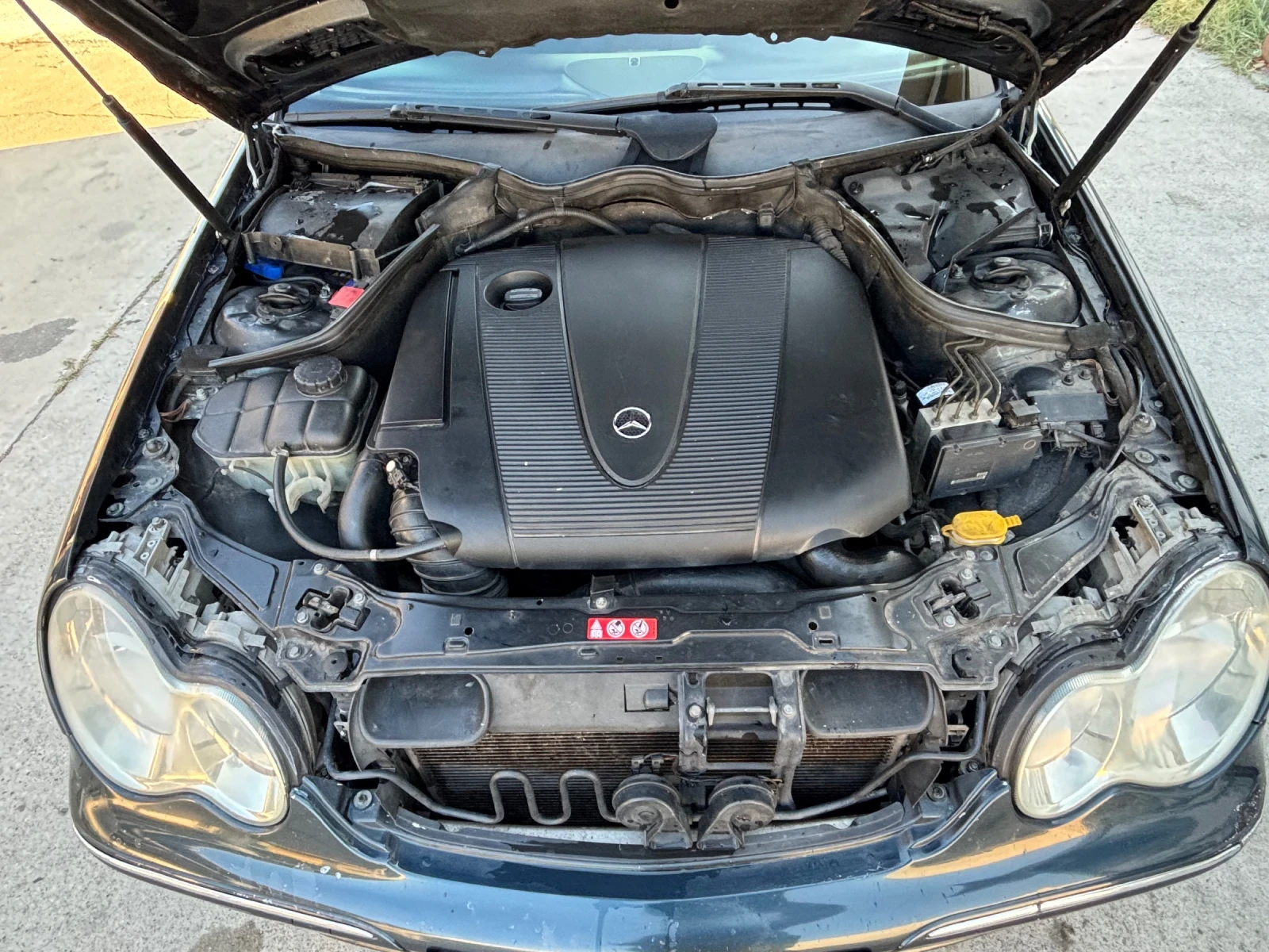 Mercedes-Benz C 220 220, снимка 8 - Автомобили и джипове - 56120848