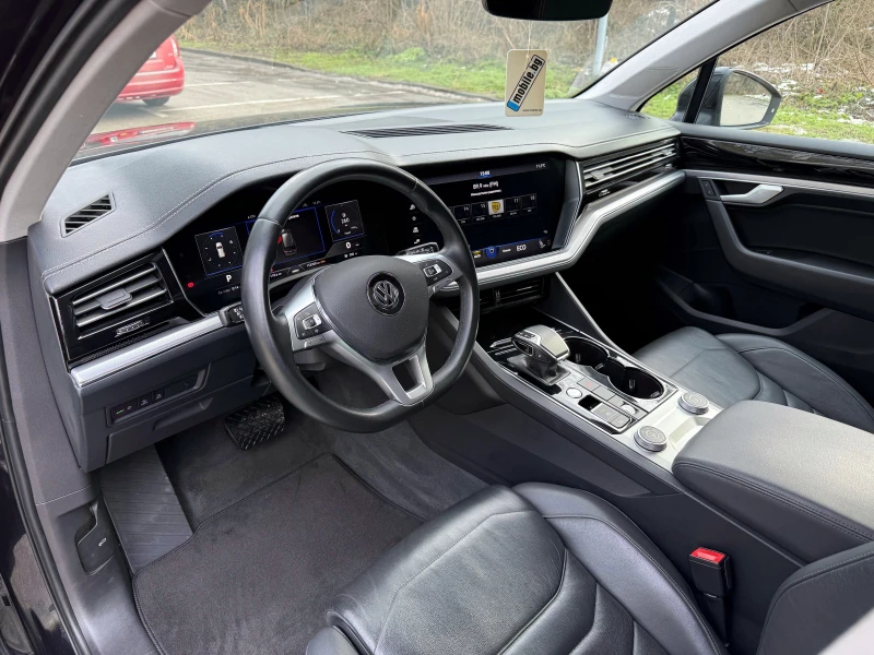 VW Touareg 4MOTION* R-LINE* DIGITAL* MATRIX* DIST* CAM* FULL, снимка 6 - Автомобили и джипове - 53332421