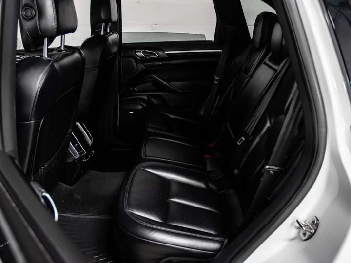 Porsche Cayenne 3.6 V6 | PLATINIUM EDITION - изображение 8