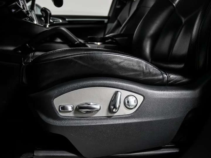 Porsche Cayenne 3.6 V6 | PLATINIUM EDITION, снимка 12 - Автомобили и джипове - 53497705