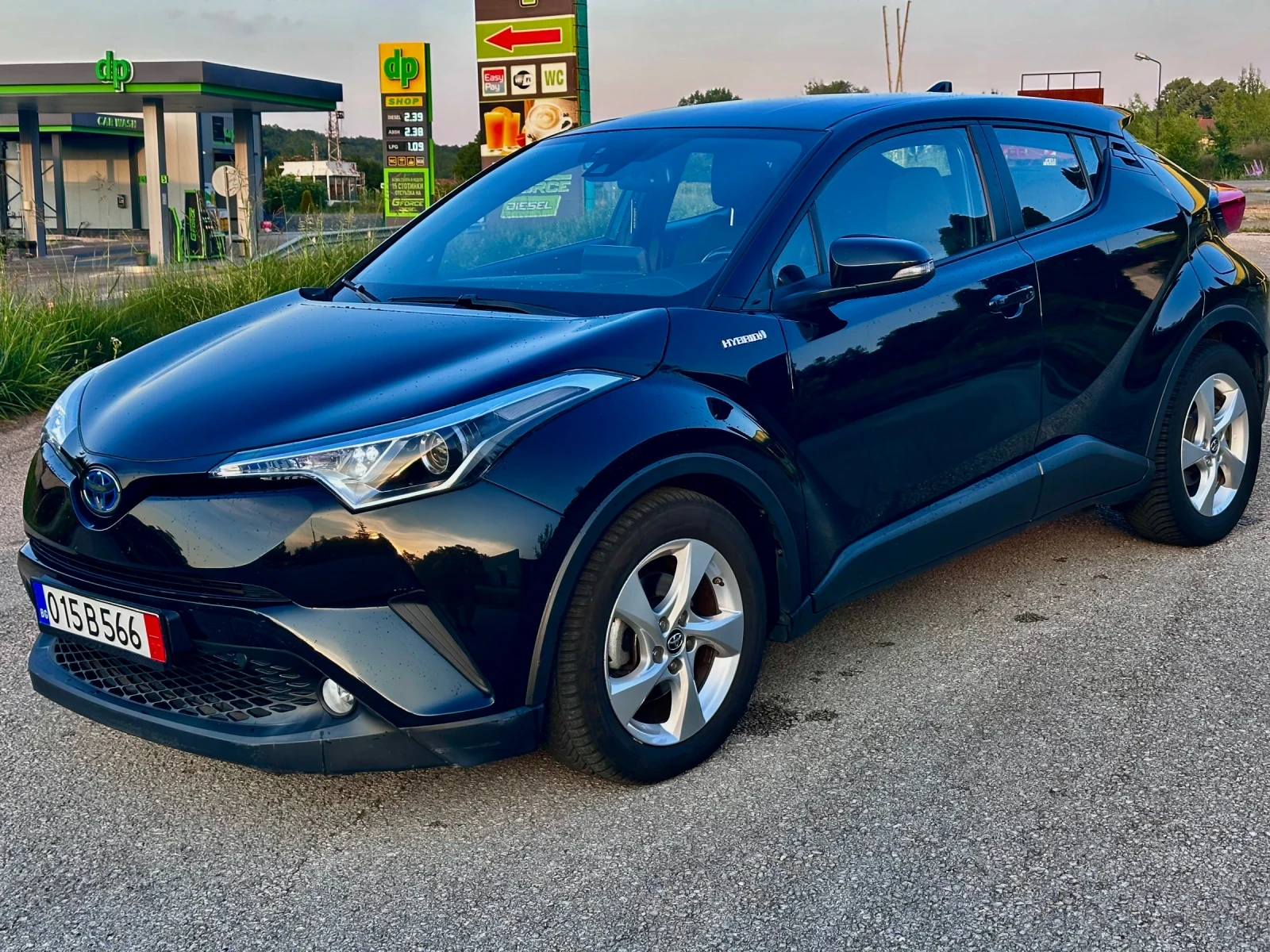 Toyota C-HR 1.8 HYBRID 2017 147 хил км !!!! - изображение 3