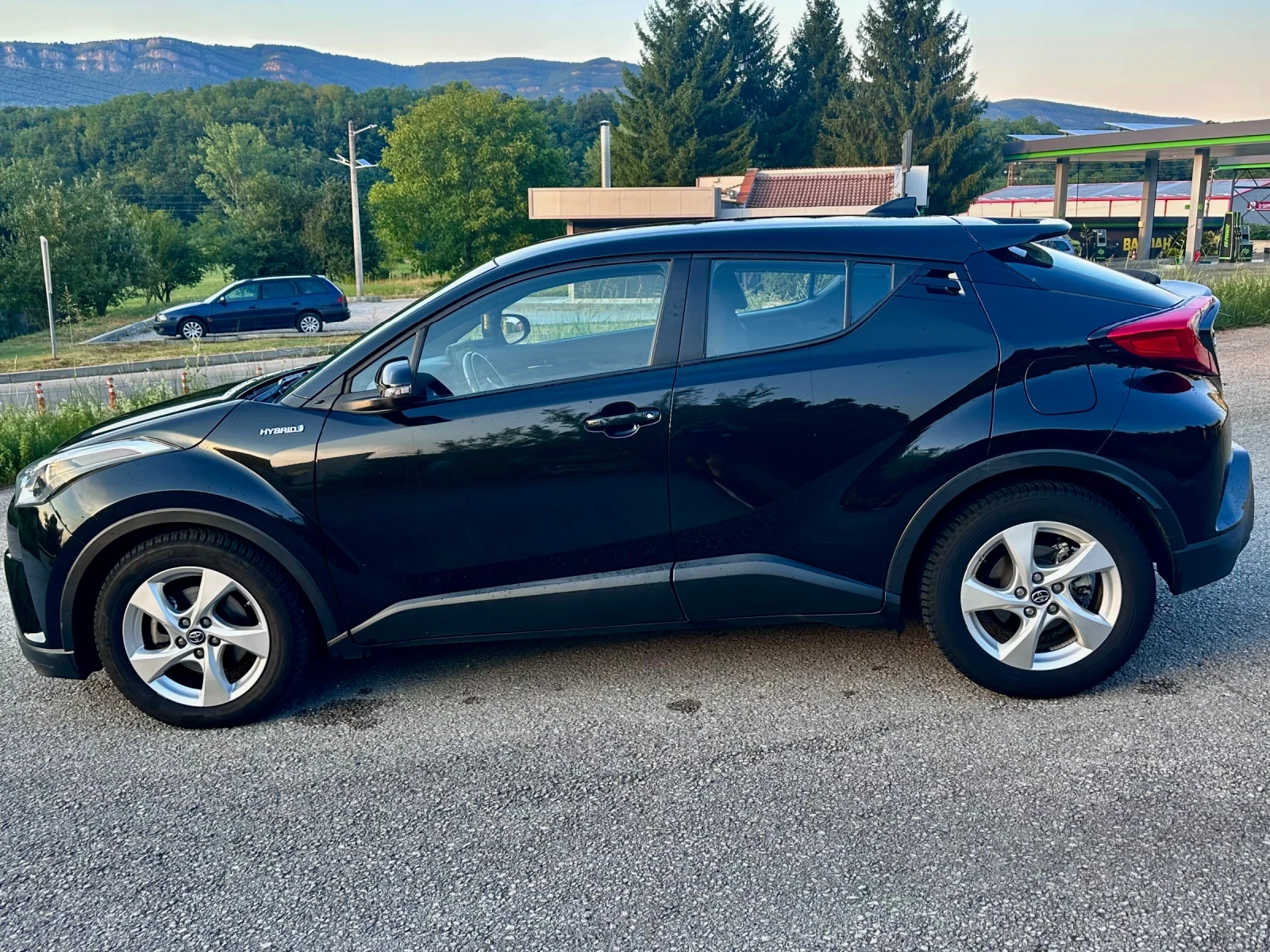 Toyota C-HR 1.8 HYBRID 2017 147 хил км !!!! - изображение 4