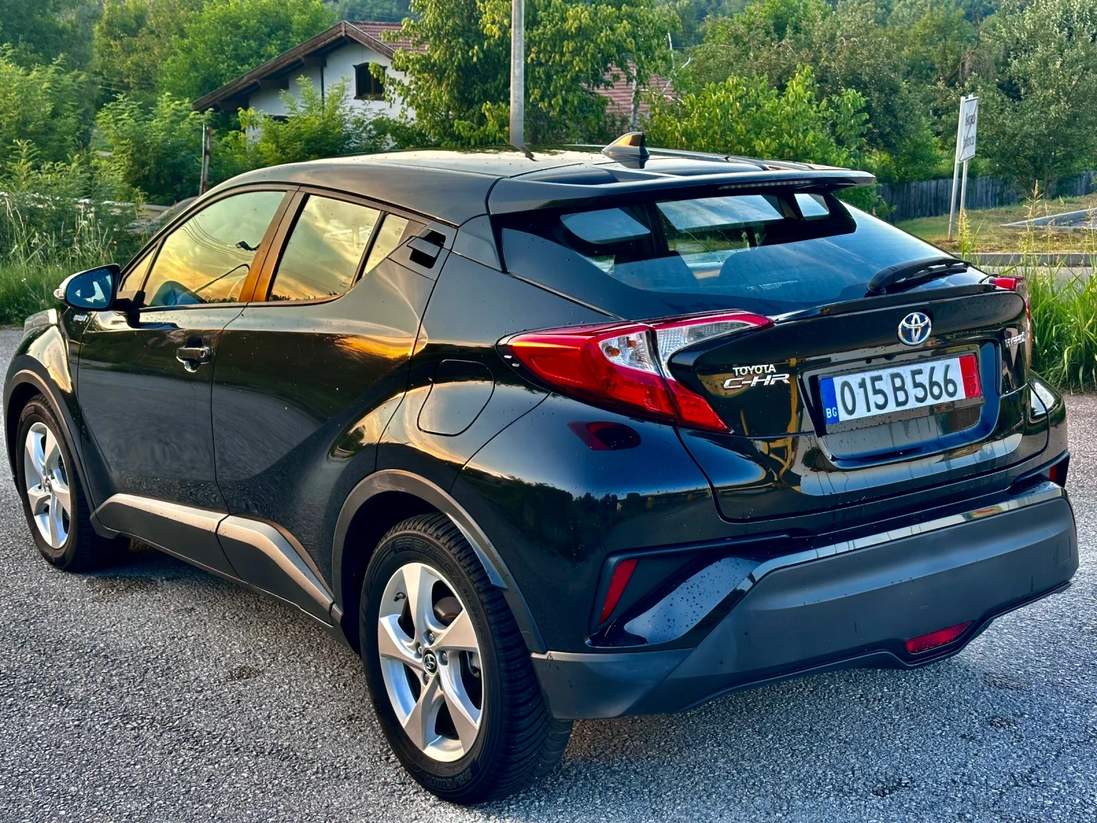 Toyota C-HR 1.8 HYBRID 2017 147 хил км !!!! - изображение 5