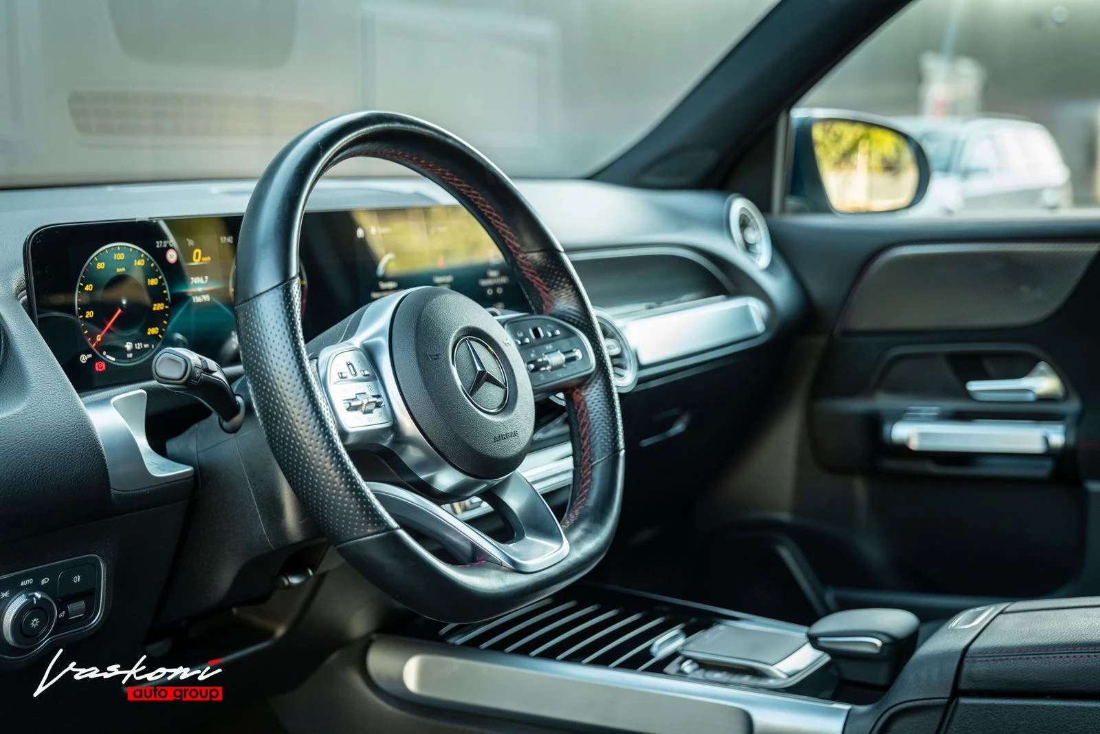 Mercedes-Benz GLB 200 AMG Line - изображение 8