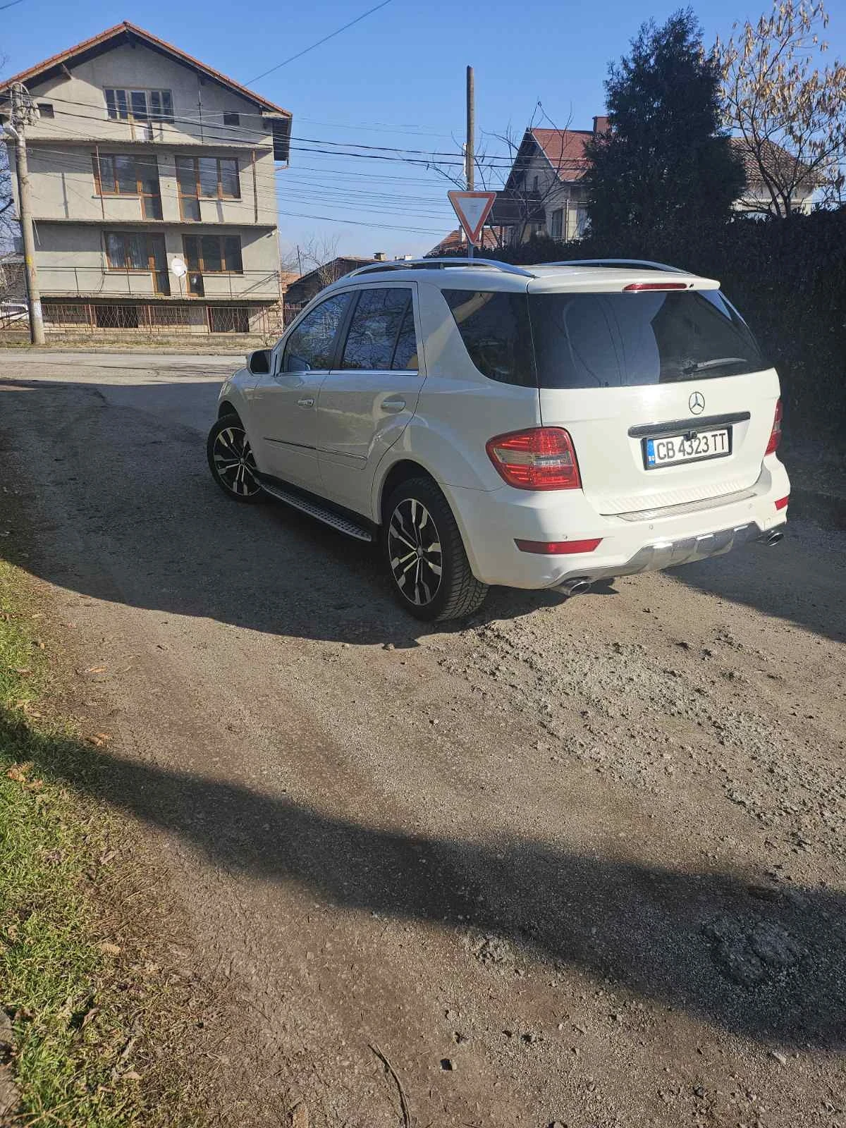 Mercedes-Benz ML 350 Джип - изображение 4