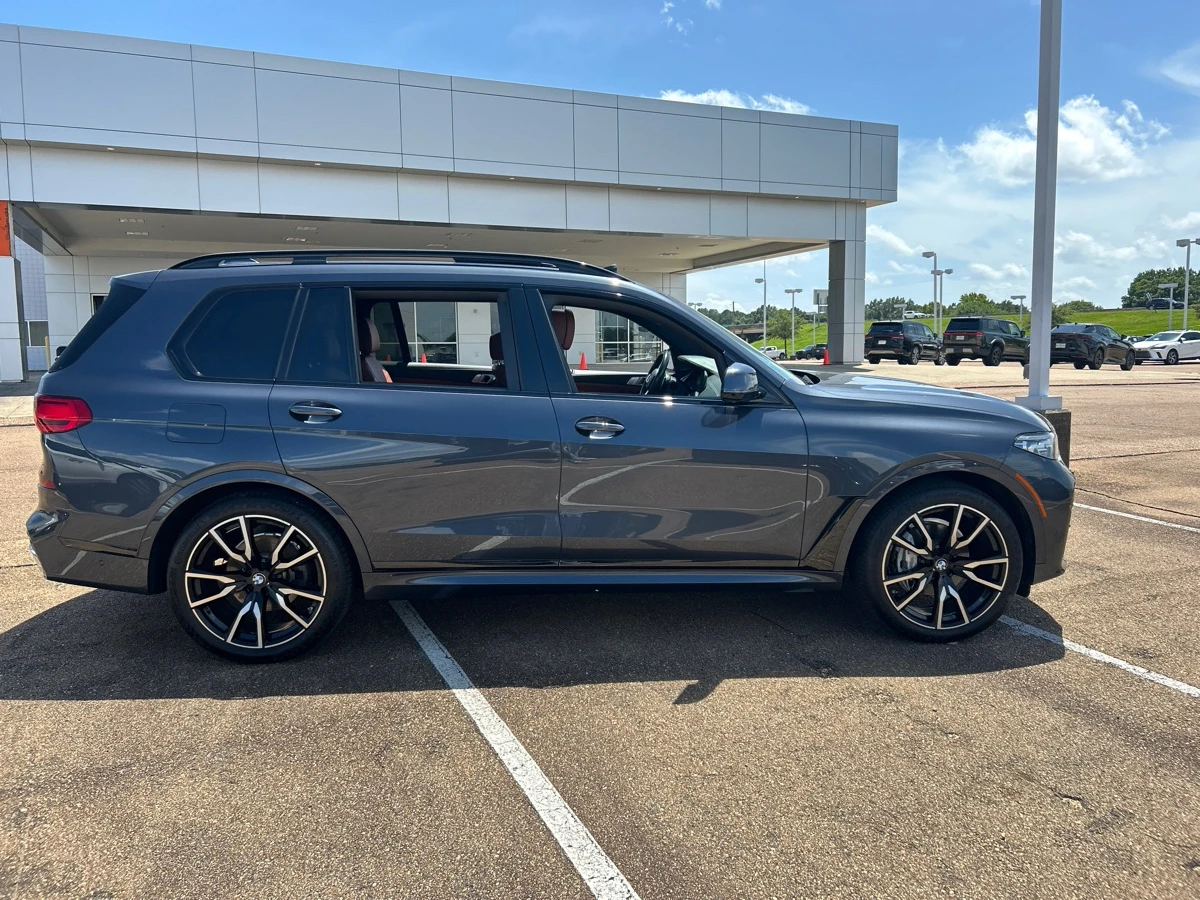 BMW X7 Xdrive40i M-Sport, снимка 5 - Автомобили и джипове - 55310131