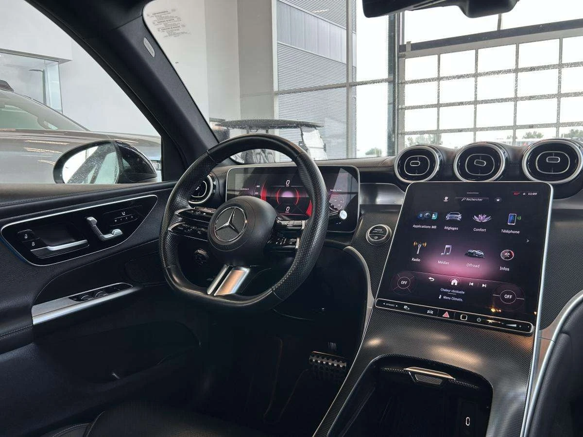 Mercedes-Benz GLC 300 | CARFAX | ГЛАВНО ПРЕДСТАВИТЕЛСТВО НА MERCEDES, снимка 8 - Автомобили и джипове - 56009939