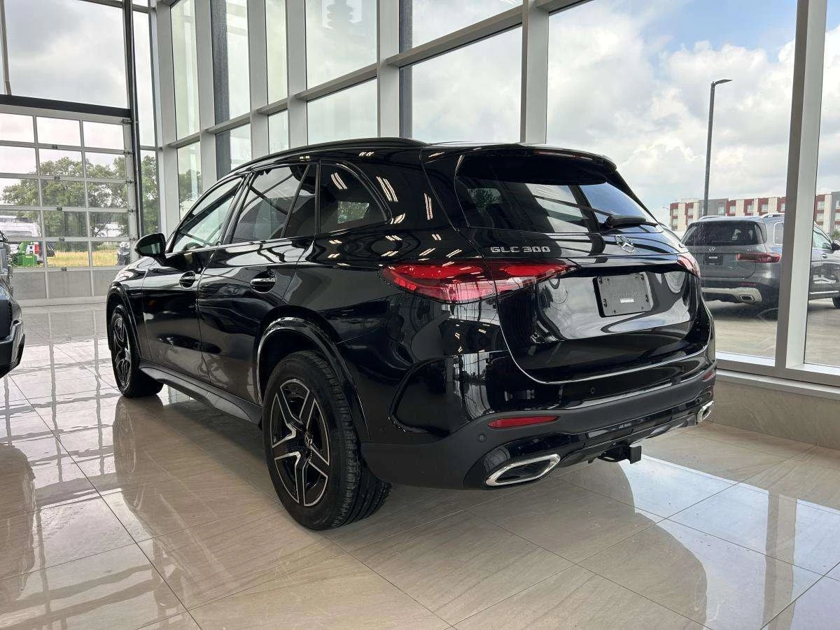 Mercedes-Benz GLC 300 | CARFAX | ГЛАВНО ПРЕДСТАВИТЕЛСТВО НА MERCEDES, снимка 3 - Автомобили и джипове - 56009939