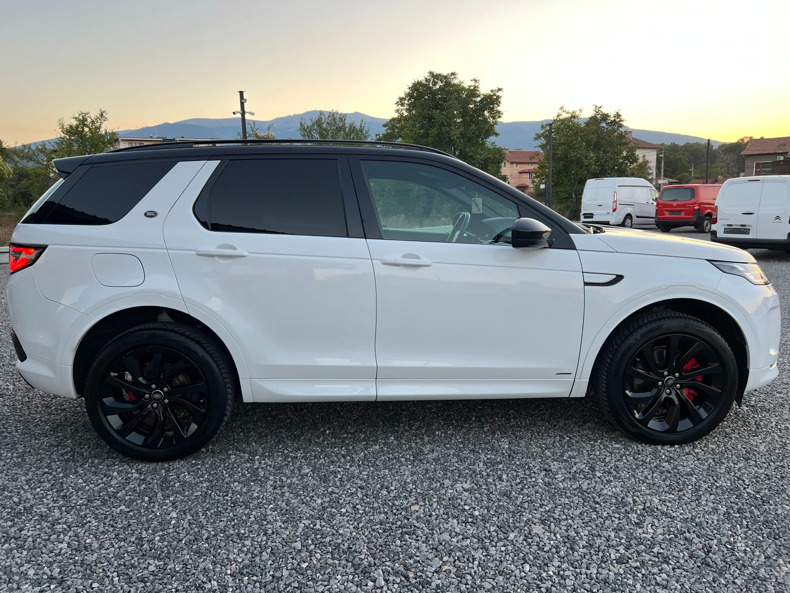 Land Rover Discovery R-DYNAMIC/180k.c./ПАНОРАМА/КОЖА/ДИСТРОНИК/ACC/LED/, снимка 5 - Автомобили и джипове - 56129868
