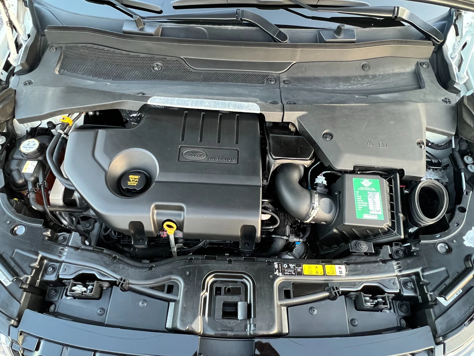 Land Rover Discovery R-DYNAMIC/180k.c./ПАНОРАМА/КОЖА/ДИСТРОНИК/ACC/LED/, снимка 8 - Автомобили и джипове - 56129868