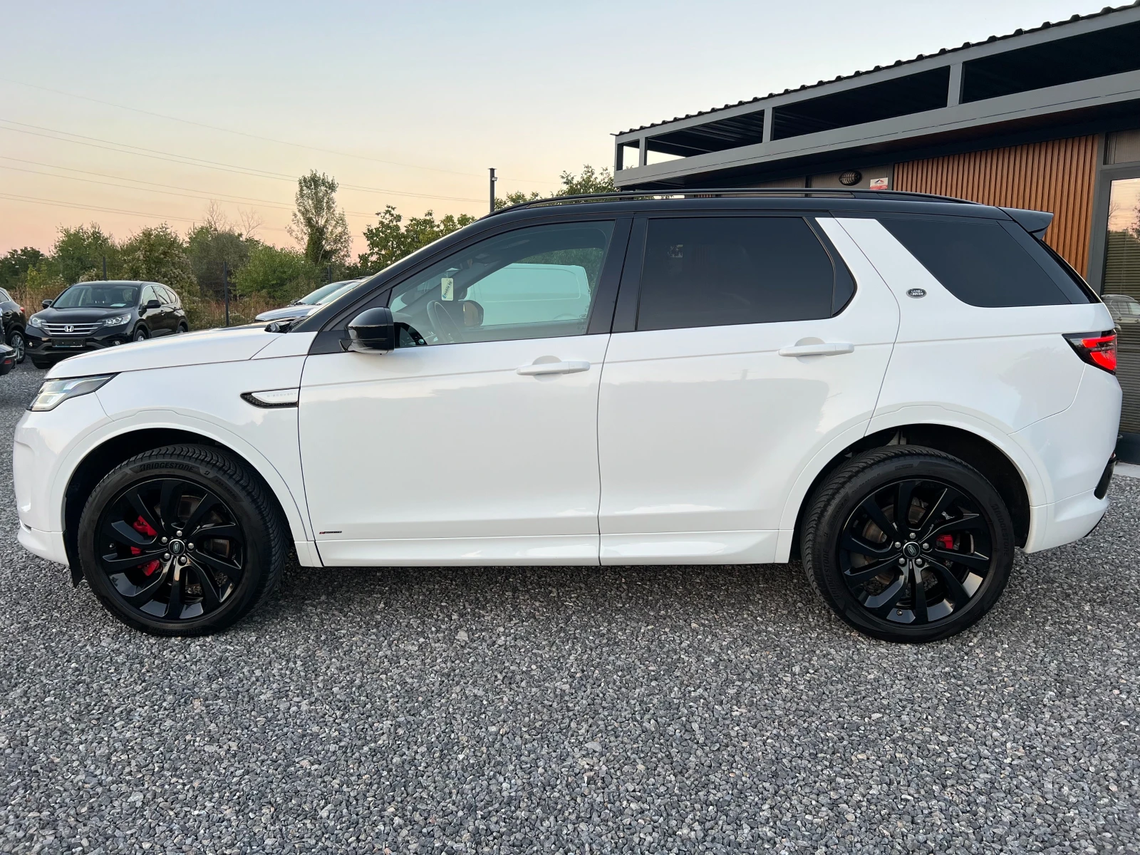 Land Rover Discovery R-DYNAMIC/180k.c./ПАНОРАМА/КОЖА/ДИСТРОНИК/ACC/LED/, снимка 2 - Автомобили и джипове - 56129868