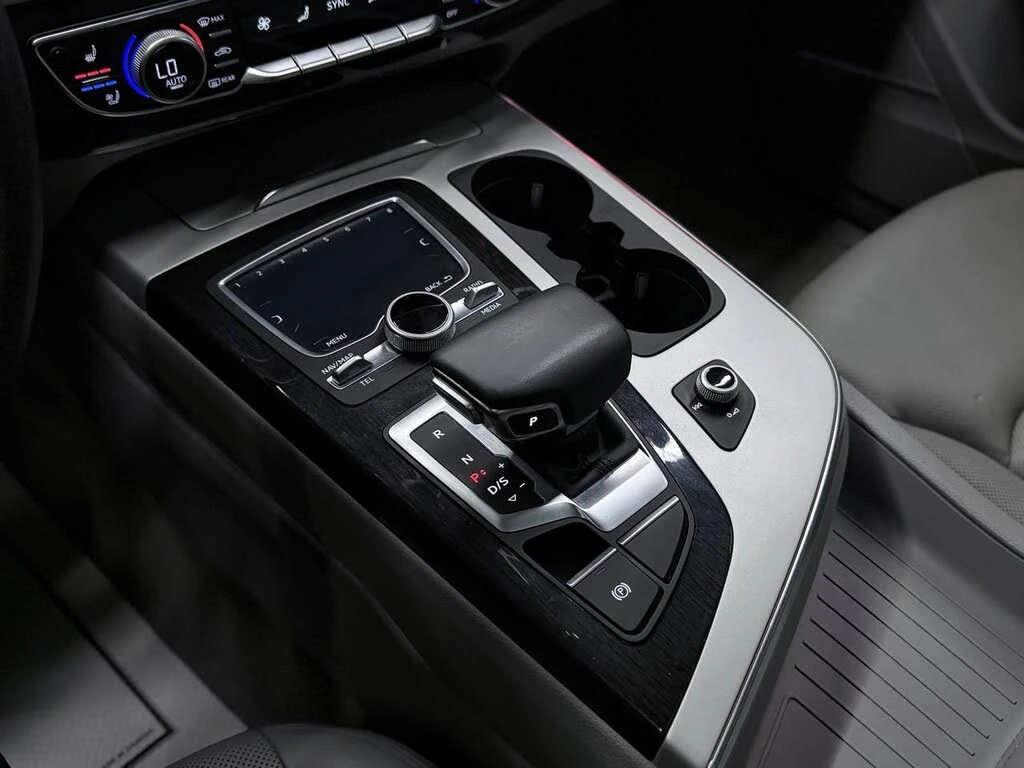 Audi Q7 Technik/S-Line/BOSE/ОБДУХВАНЕ/HUD/360 КАМЕРИ/, снимка 15 - Автомобили и джипове - 56150306