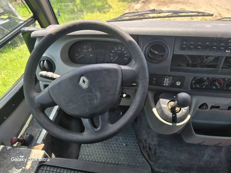 Renault Master 2.5 TDI, снимка 8 - Бусове и автобуси - 50459799