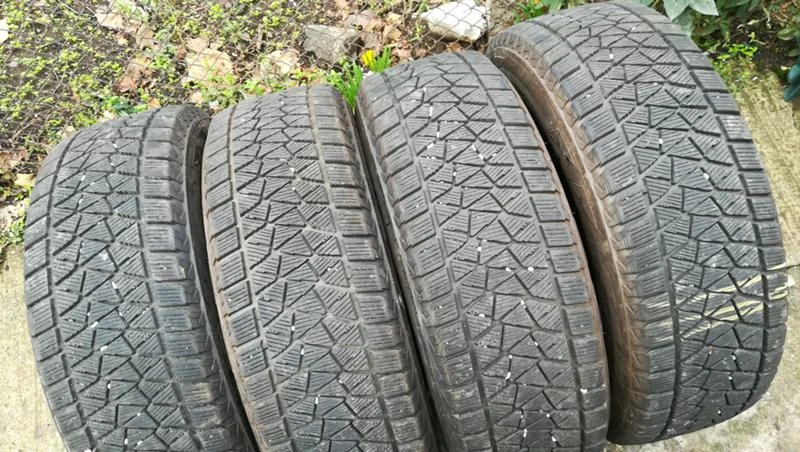 Гуми Зимни 225/65R17, снимка 2 - Гуми и джанти - 26782237