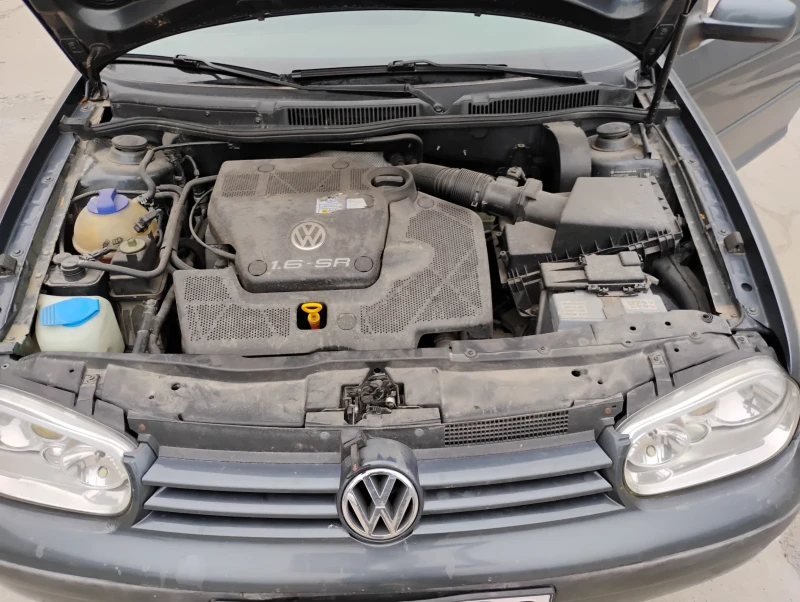 VW Golf 1.6i, снимка 16 - Автомобили и джипове - 47215329