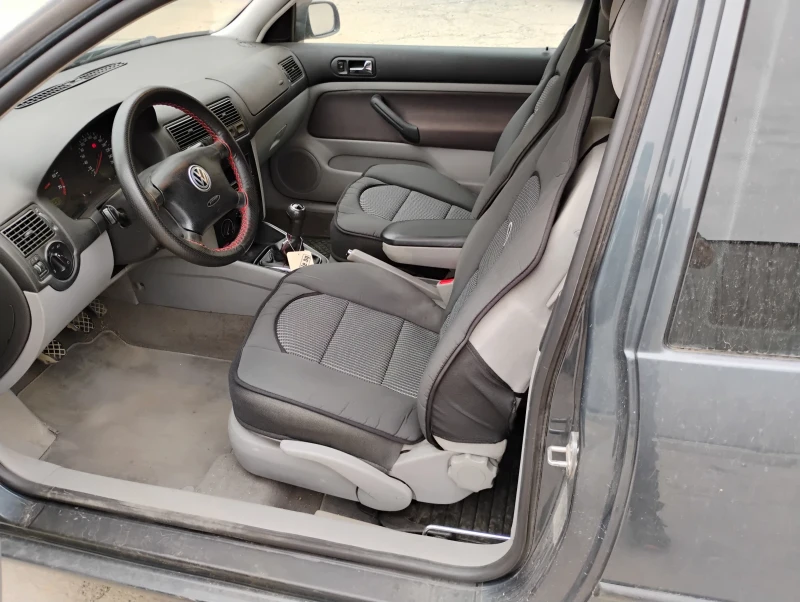 VW Golf 1.6i, снимка 9 - Автомобили и джипове - 47215329