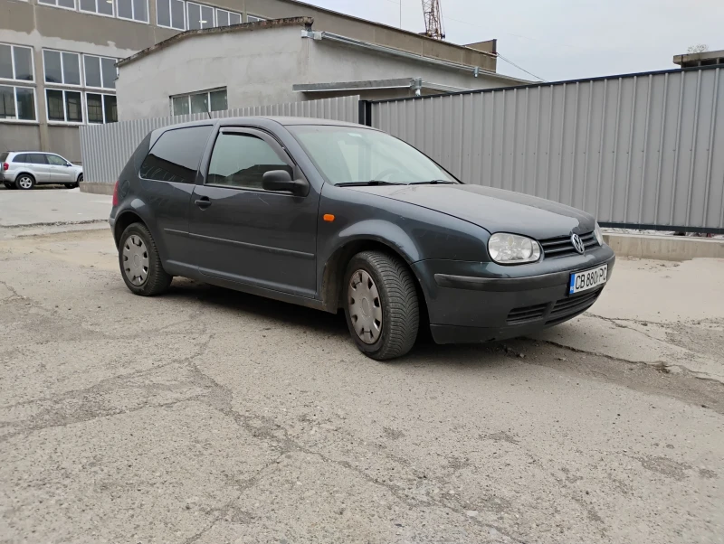 VW Golf 1.6i, снимка 1 - Автомобили и джипове - 47215329