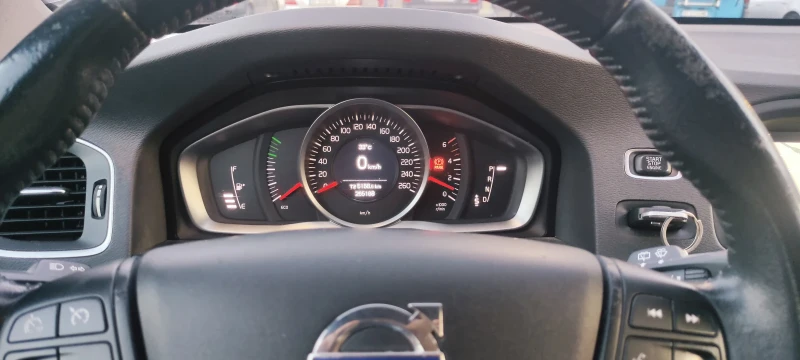 Volvo V60 D3 150, снимка 9 - Автомобили и джипове - 52567937