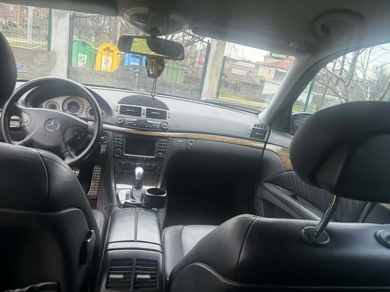 Mercedes-Benz E 320 Бензин/Газ, снимка 11 - Автомобили и джипове - 53385931