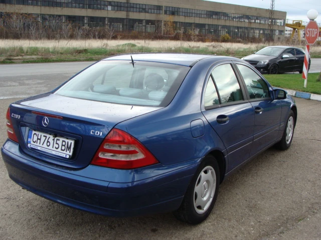 Mercedes-Benz C 200 2.0, снимка 4 - Автомобили и джипове - 52706180
