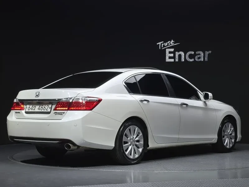Honda Accord 2.4 - САМО 30% АВАНС, снимка 3 - Автомобили и джипове - 56220019
