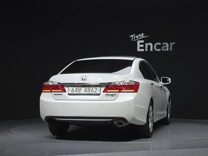 Honda Accord 2.4 - САМО 30% АВАНС, снимка 7 - Автомобили и джипове - 56220019