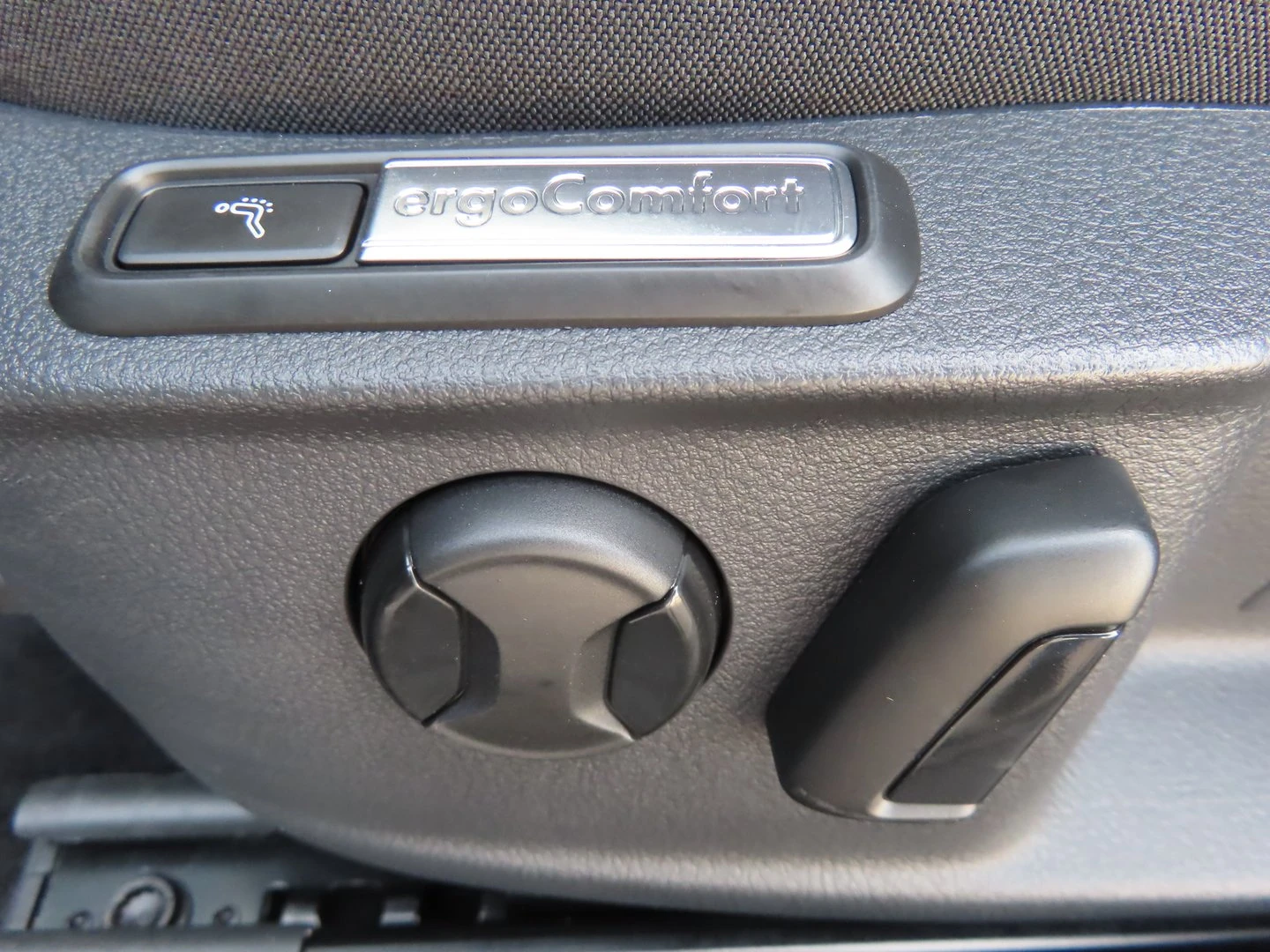 VW Passat Business 2.0 TDI SCR DSG - изображение 6