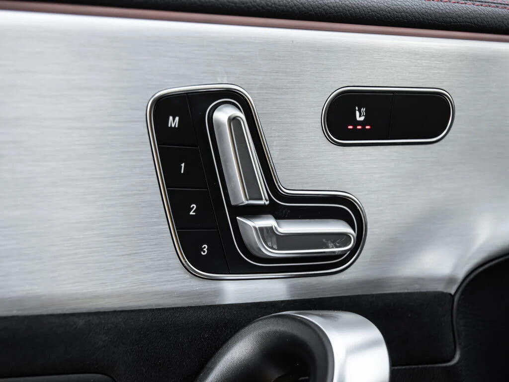 Mercedes-Benz CLA 200 4MATIC* BURMESTER* 360* Distronic* Auto Parking, снимка 13 - Автомобили и джипове - 53814852