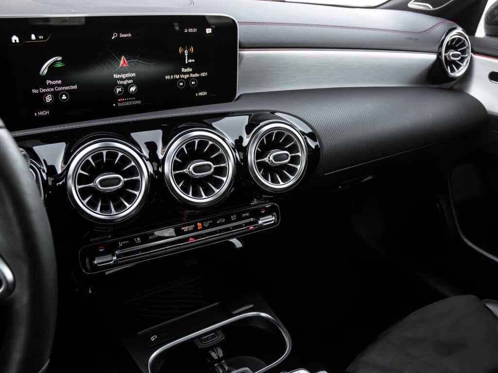 Mercedes-Benz CLA 200 4MATIC* BURMESTER* 360* Distronic* Auto Parking, снимка 9 - Автомобили и джипове - 53814852