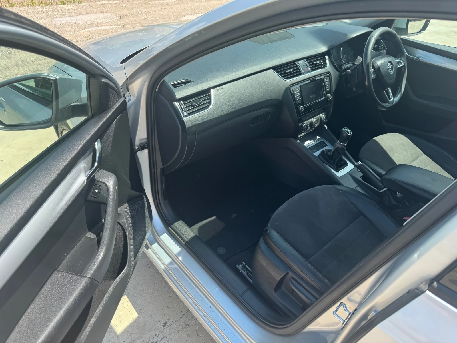 Skoda Octavia 1.6tdi / ДИСТРОНИК / ПАРКТРОНИК / ТОП , снимка 11 - Автомобили и джипове - 54783839