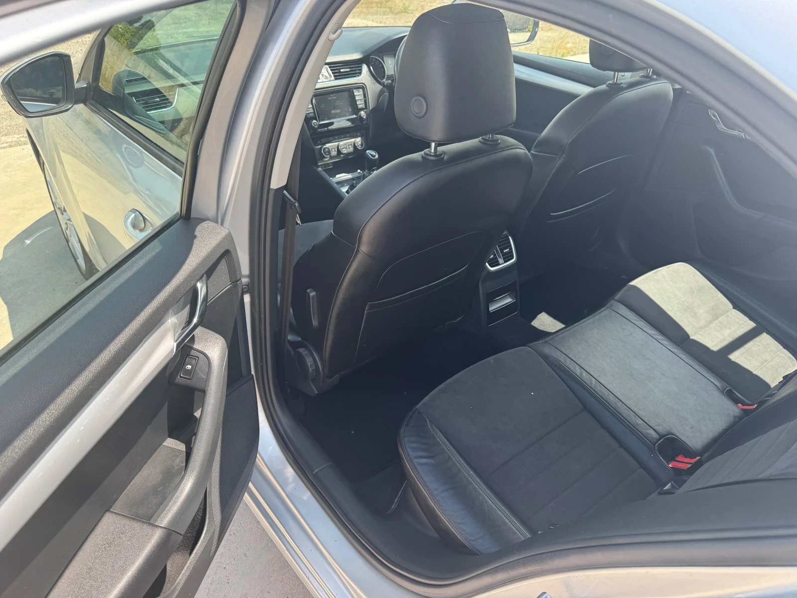 Skoda Octavia 1.6tdi / ДИСТРОНИК / ПАРКТРОНИК / ТОП , снимка 10 - Автомобили и джипове - 54783839