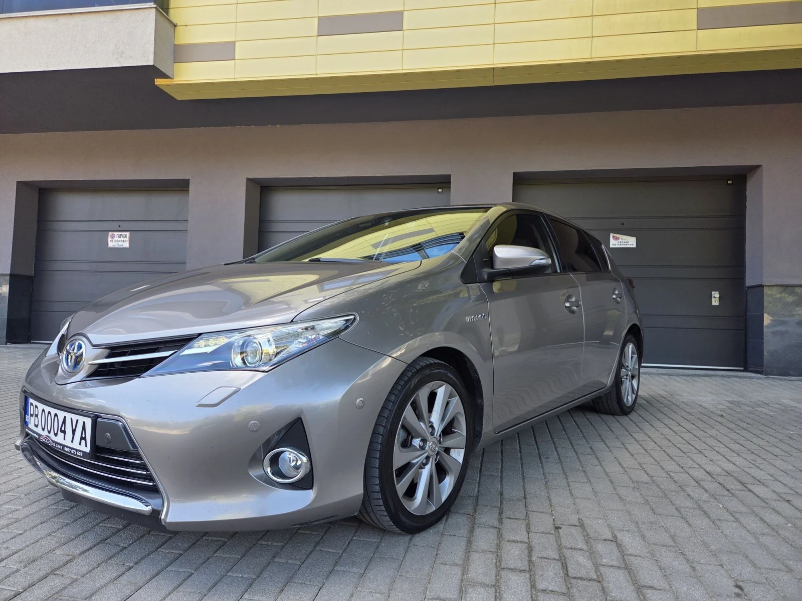 Toyota Auris 1.8 Хибрид 