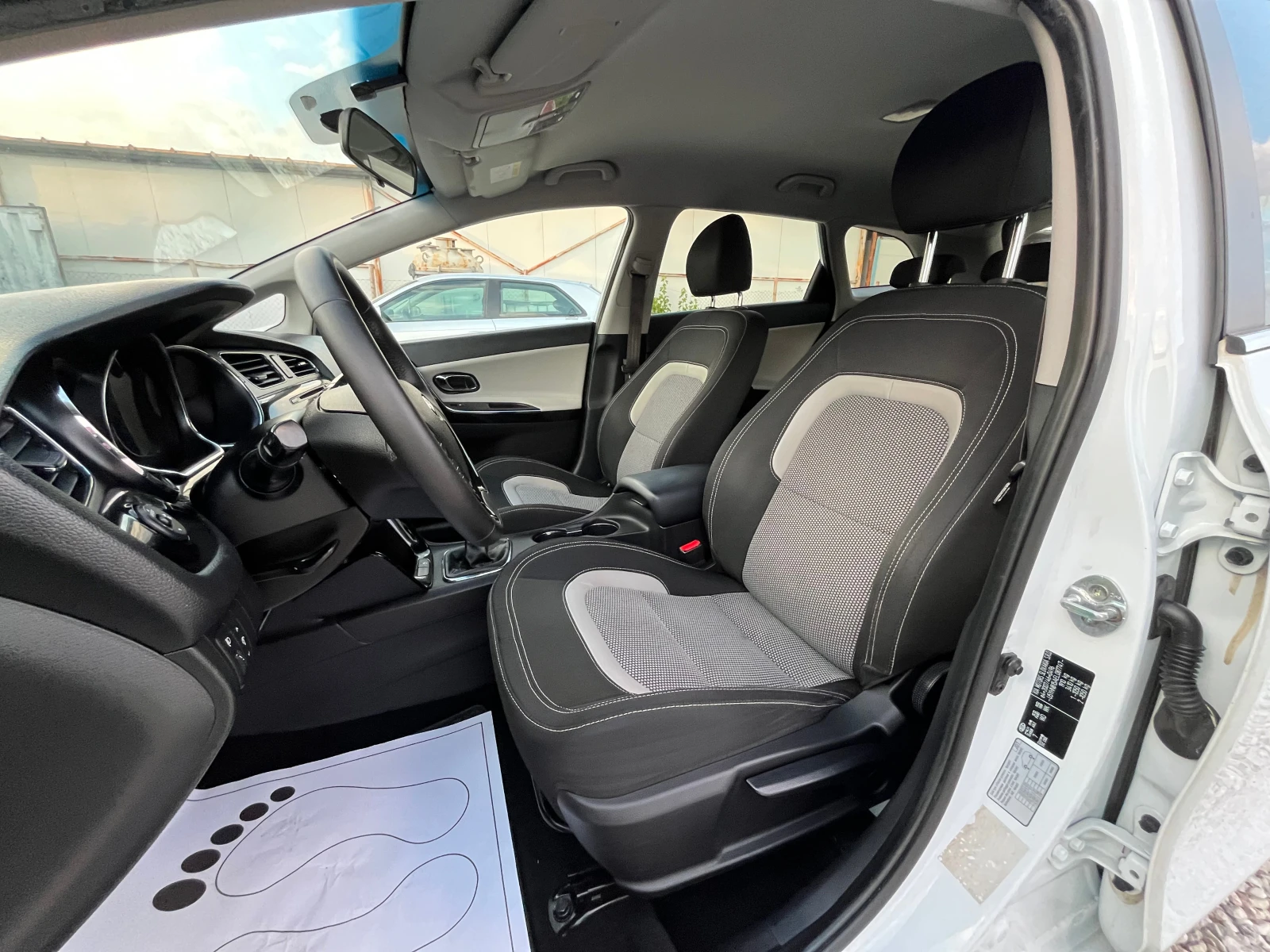 Kia Ceed 1.6 D, -110к.с.KAMERA, ЛИЗИНГ, снимка 12 - Автомобили и джипове - 56654297