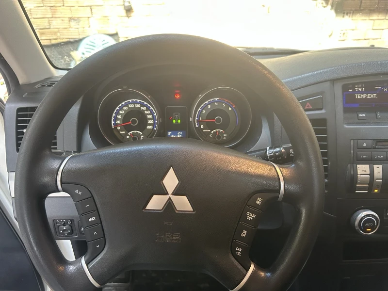 Mitsubishi Pajero 3200D, снимка 11 - Автомобили и джипове - 52196345