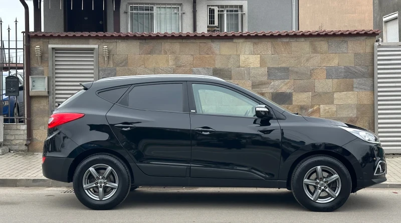 Hyundai IX35 2.0 CRDI PREMIUM/4х4/ Панорама/автоматик/Швейцария, снимка 3 - Автомобили и джипове - 52717486