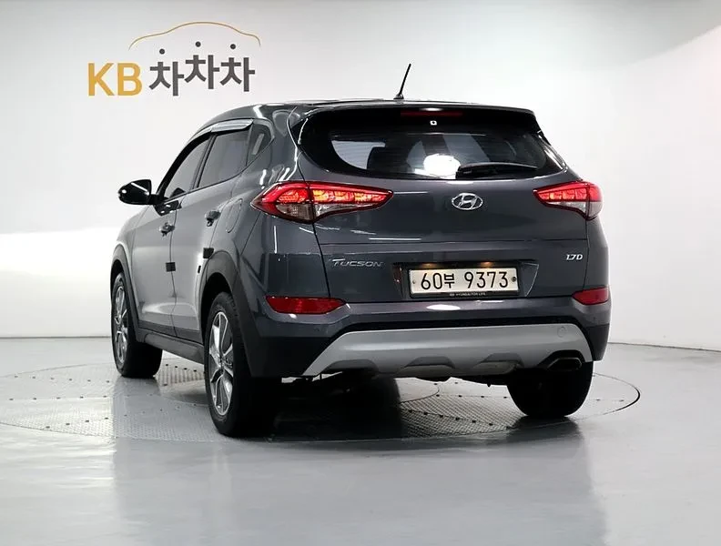 Hyundai Tucson 1.7 2Wd Smart, снимка 4 - Автомобили и джипове - 55651840