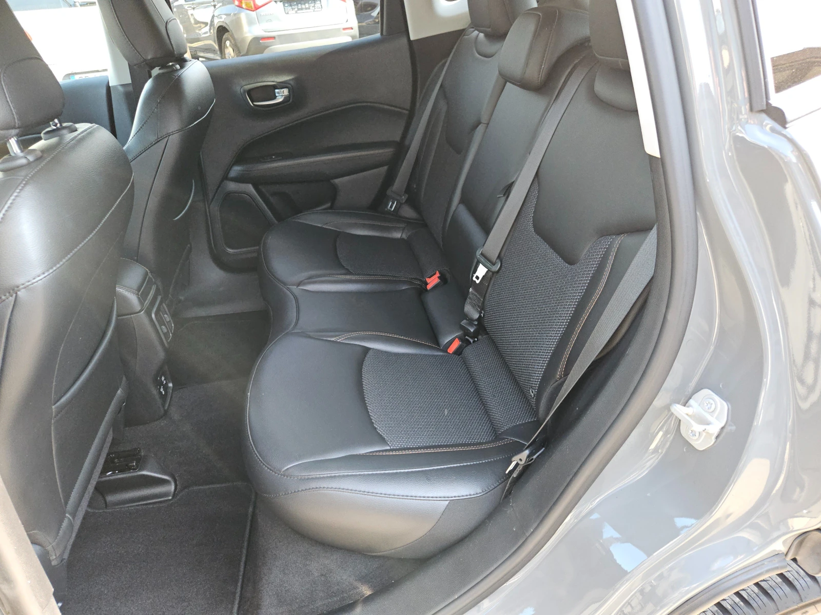 Jeep Compass 2.0D/Limited/4X4/СЕРВИЗНА КНИЖКА/LED/NAVI/БЛУТУТ, снимка 16 - Автомобили и джипове - 53746412