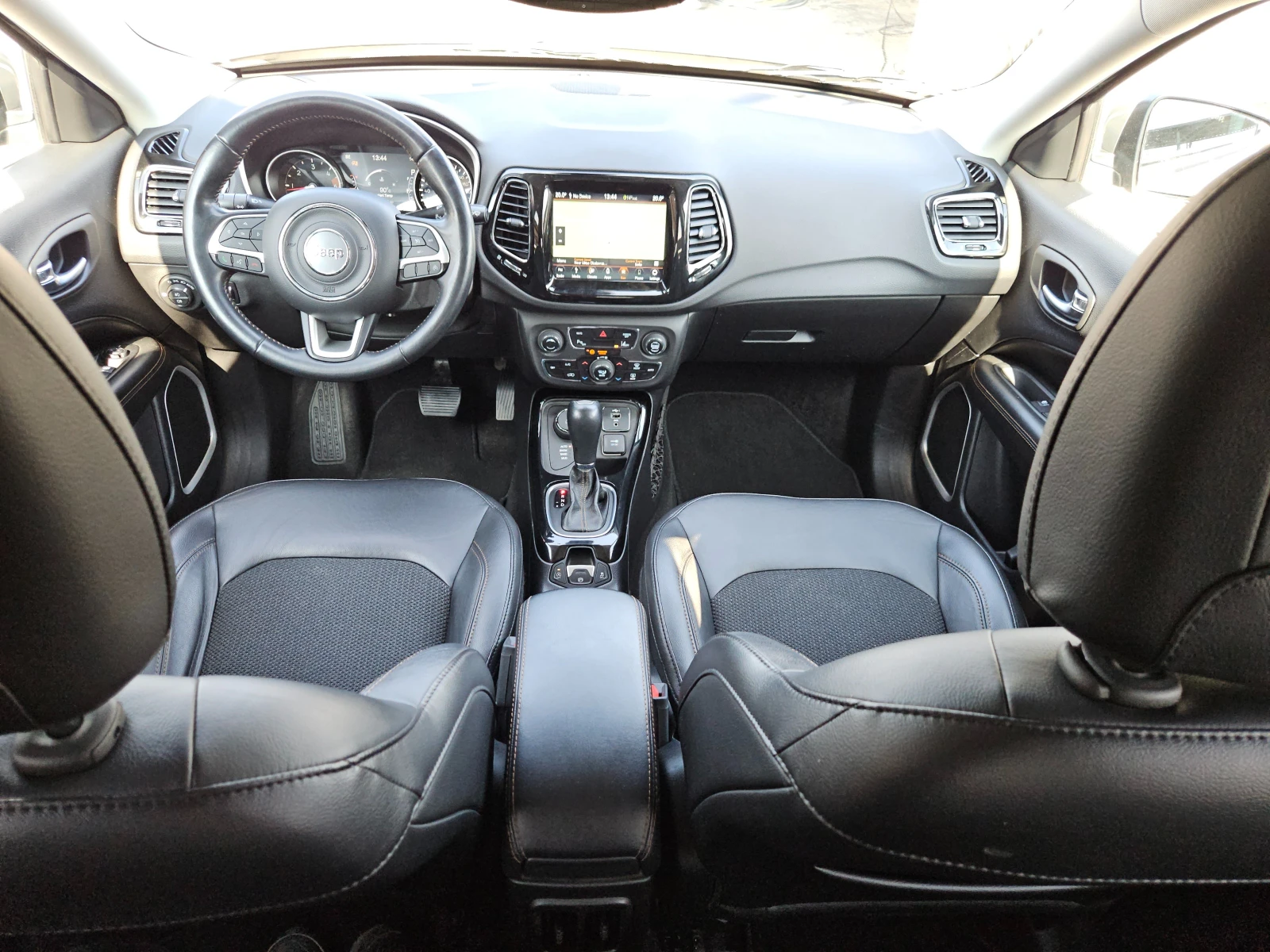 Jeep Compass 2.0D/Limited/4X4/СЕРВИЗНА КНИЖКА/LED/NAVI/БЛУТУТ, снимка 10 - Автомобили и джипове - 53746412