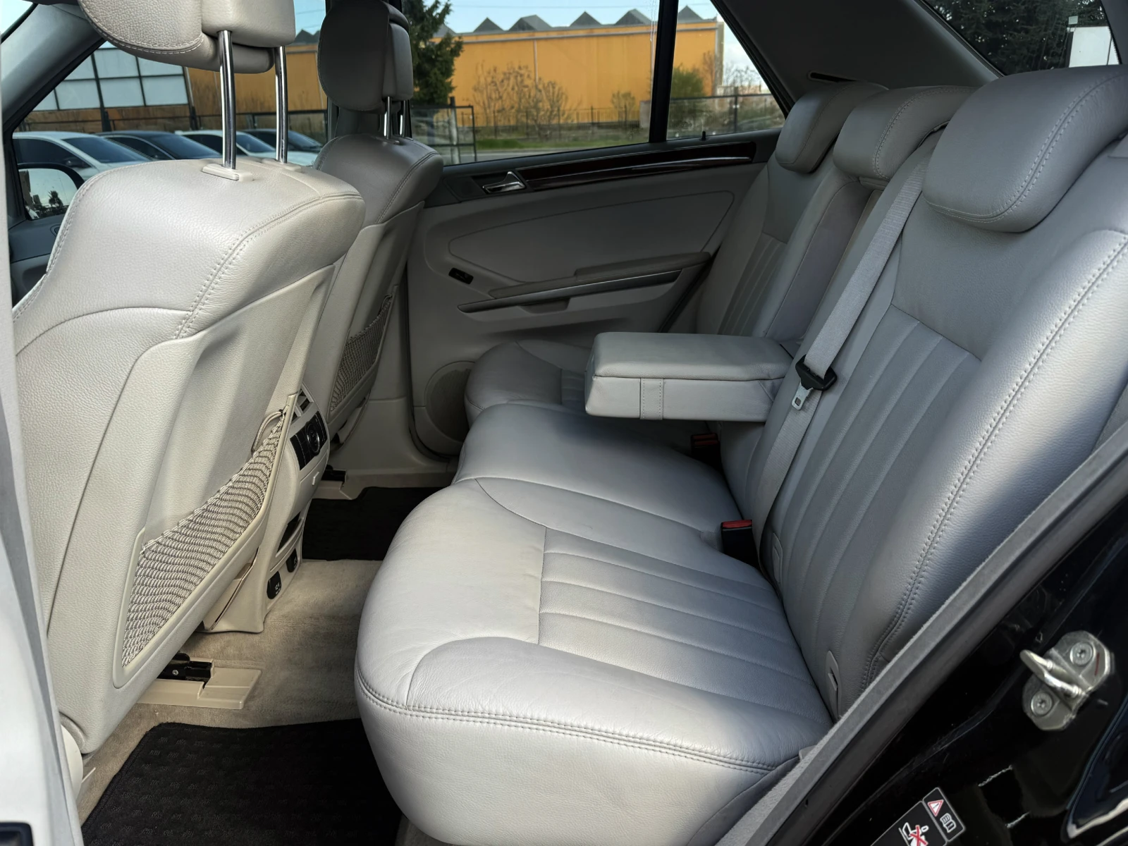 Mercedes-Benz ML 320 /SPORT/4MATIC/ПРУЖИНИ/, снимка 13 - Автомобили и джипове - 54155637