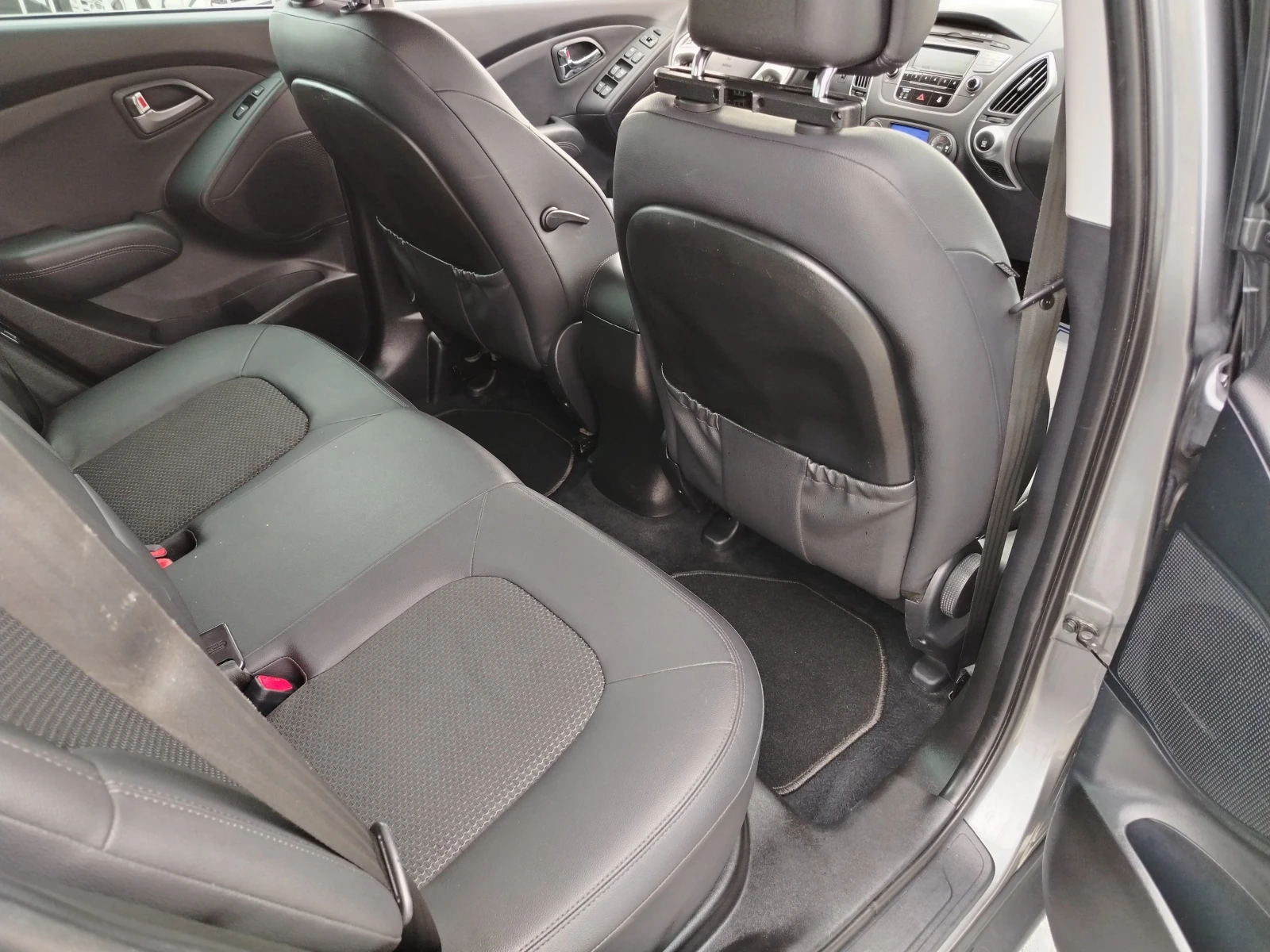 Hyundai IX35 2.0i-163 КС АВТОМАТИК, 4х4, КОЖА, , снимка 14 - Автомобили и джипове - 54214614