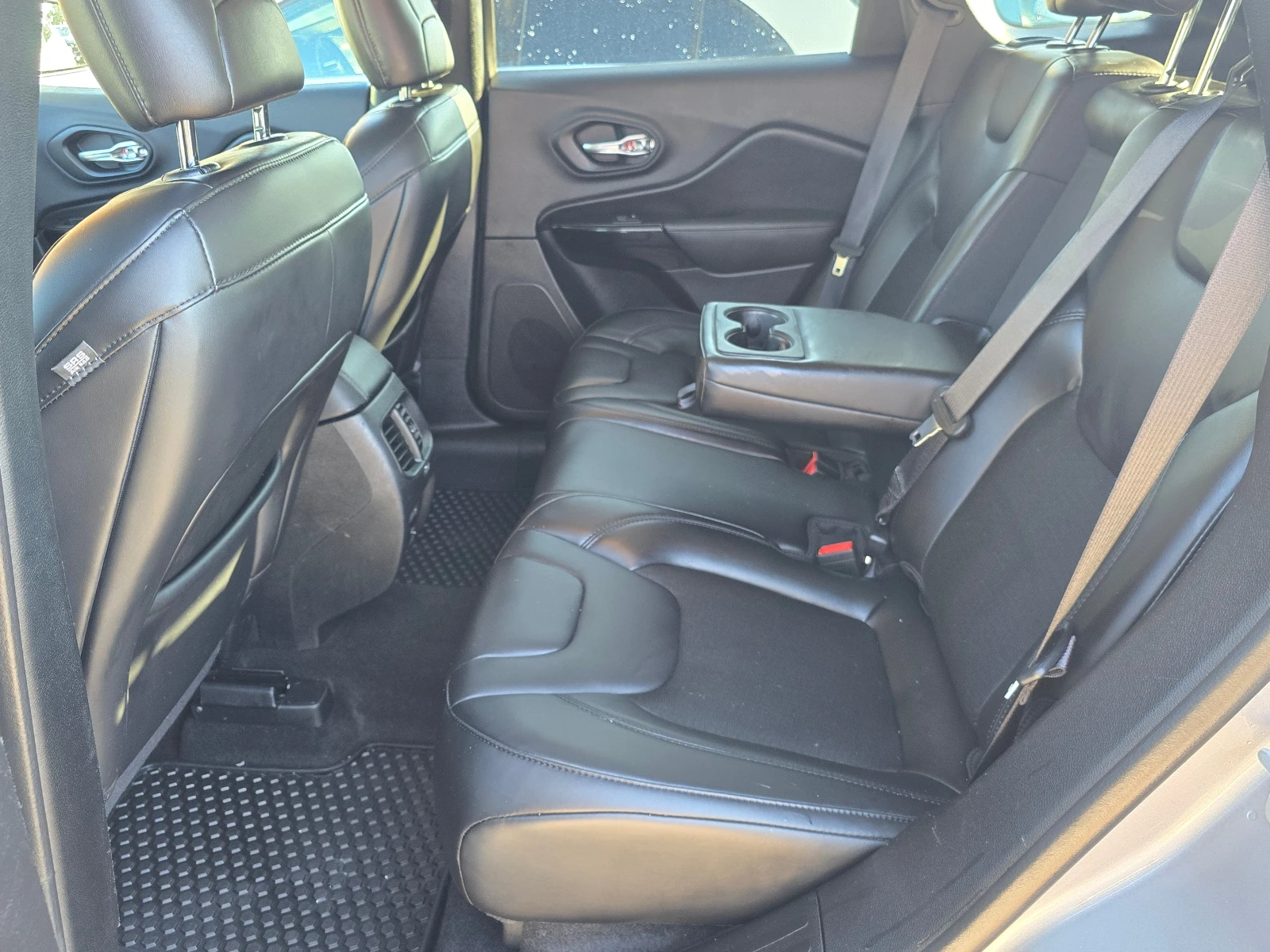 Jeep Cherokee 2.4i/4x4/Авт./Лизинг, снимка 16 - Автомобили и джипове - 54816604