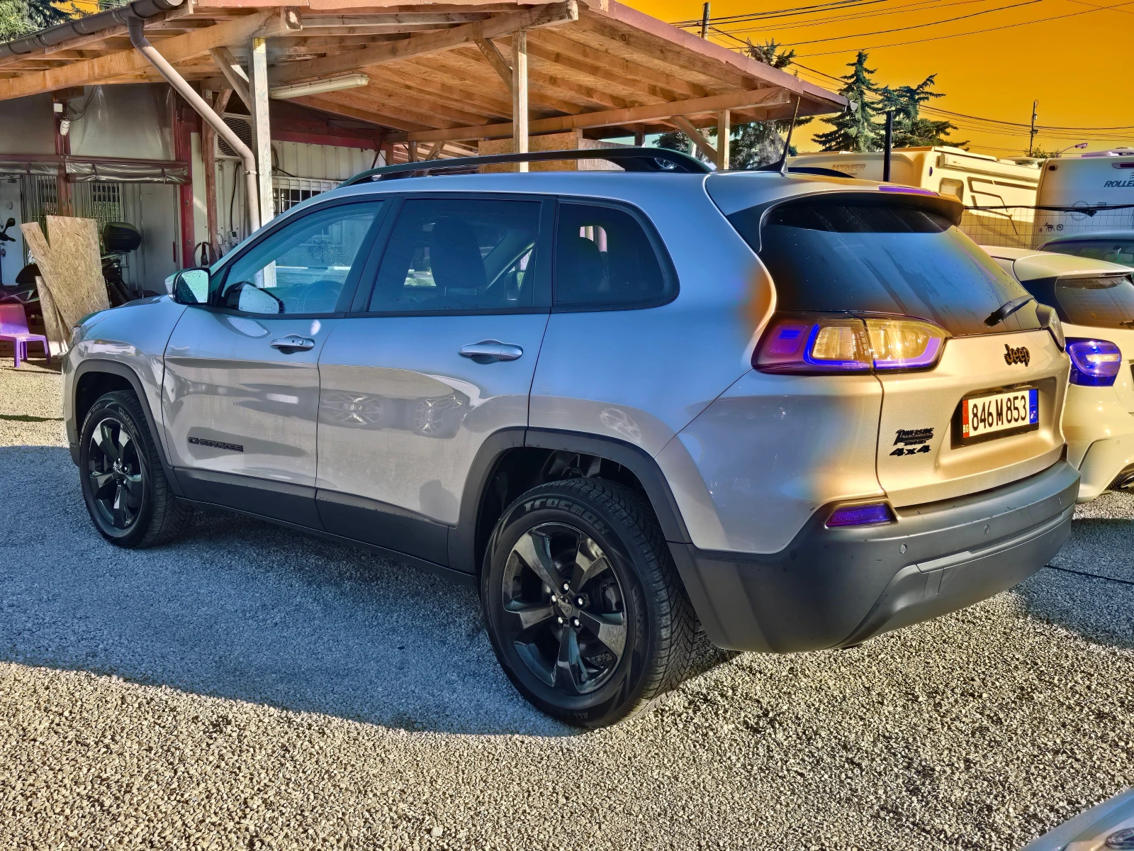 Jeep Cherokee 2.4i/4x4/Авт./Лизинг, снимка 7 - Автомобили и джипове - 54816604