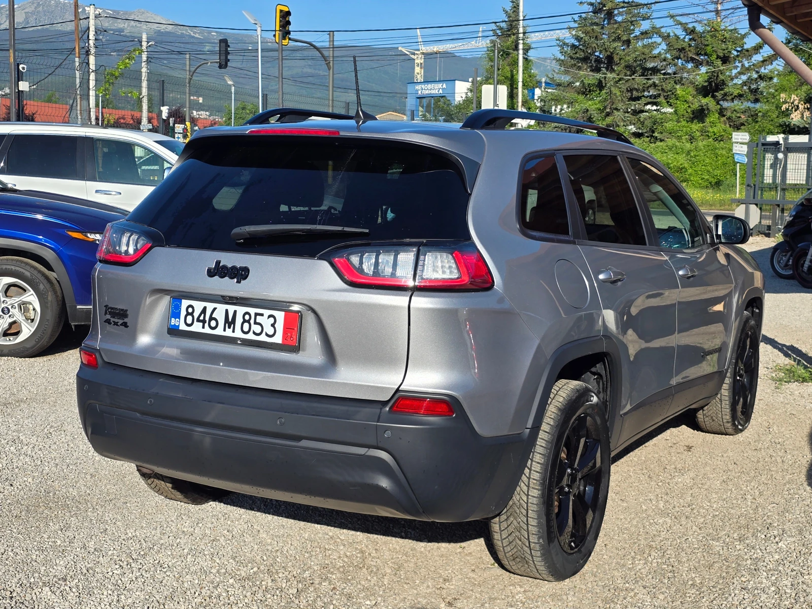 Jeep Cherokee 2.4i/4x4/Авт./Лизинг, снимка 4 - Автомобили и джипове - 54816604