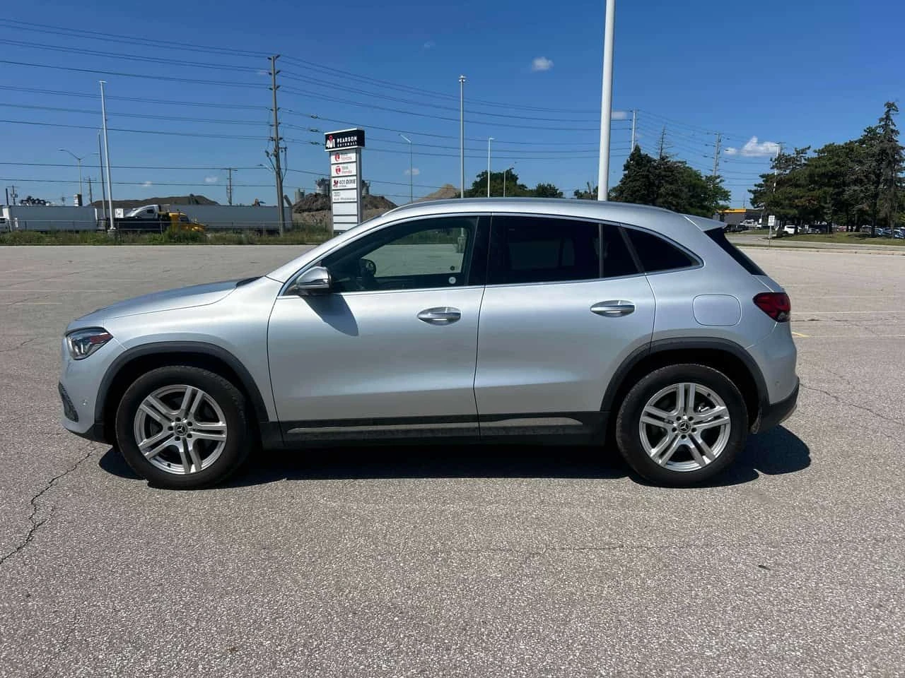 Mercedes-Benz GLA 250 CARFAX/КЛИП/ПОДГРЕВ/ПАНО/+ ГУМИ/360 КАМ, снимка 2 - Автомобили и джипове - 55437661