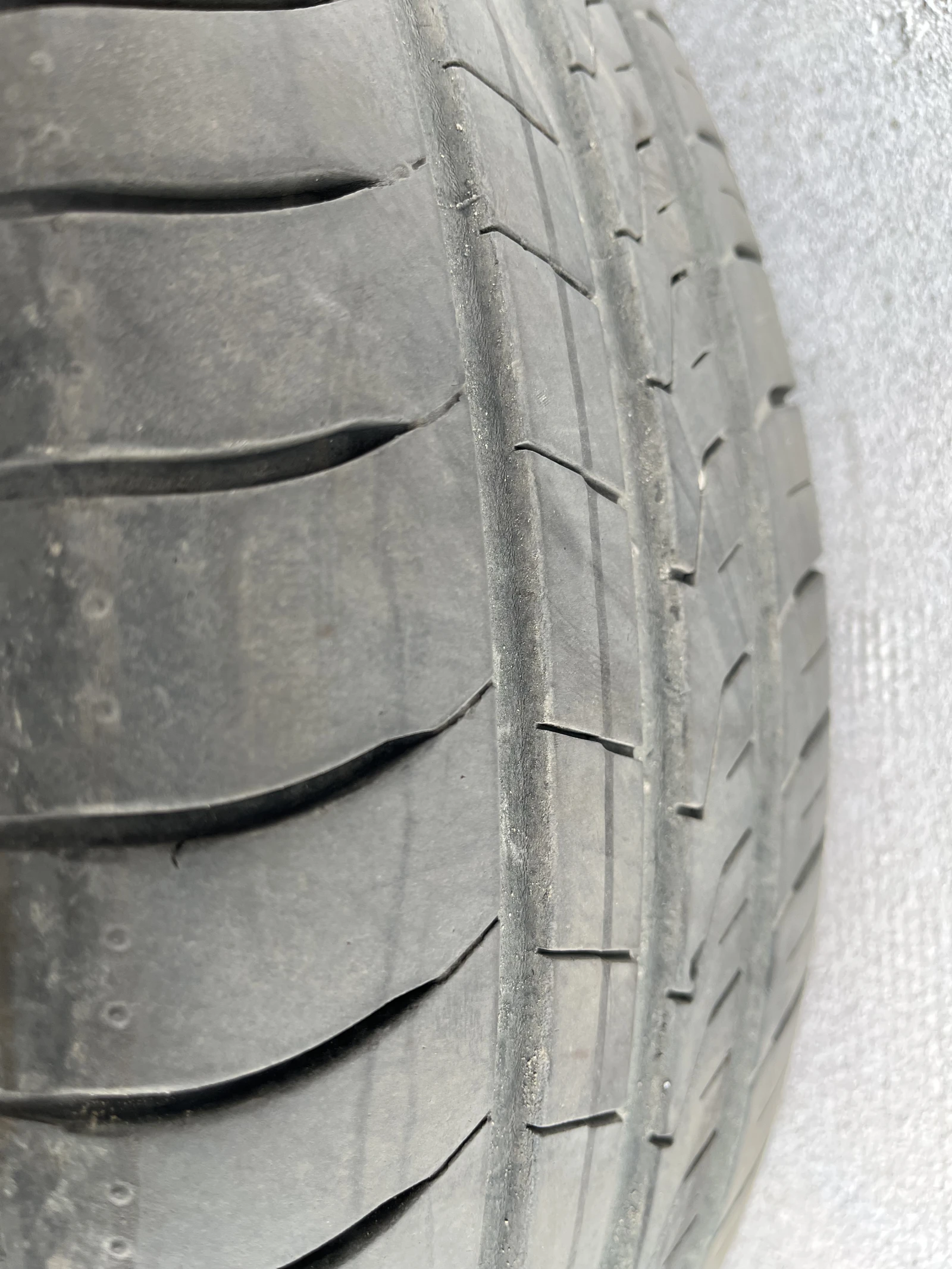 Гуми Летни 195/65R15, снимка 5 - Гуми и джанти - 53945198