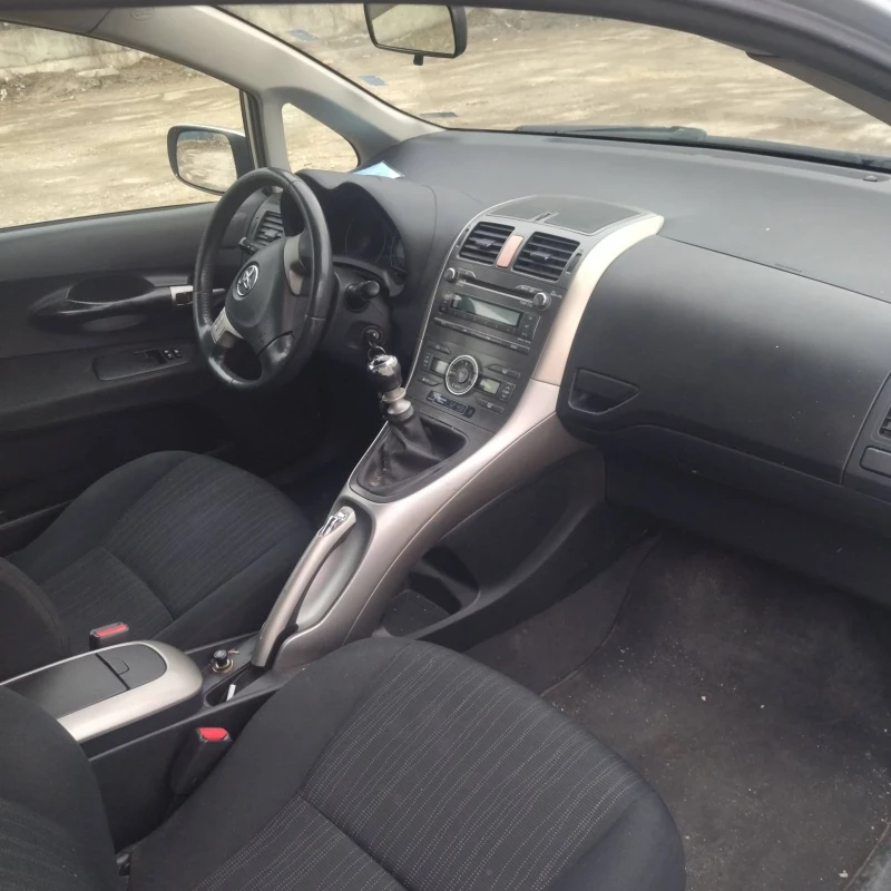 Toyota Auris 2.0 D4D, снимка 8 - Автомобили и джипове - 49541845