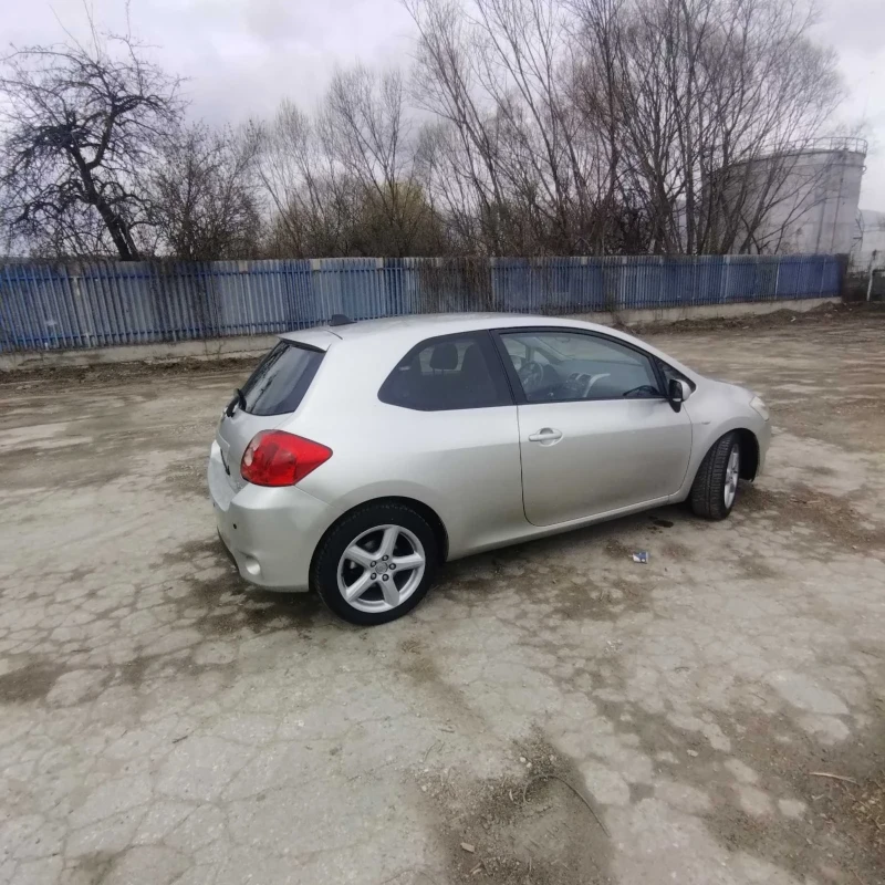 Toyota Auris 2.0 D4D, снимка 4 - Автомобили и джипове - 49541845